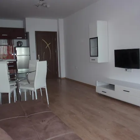 Apartment Cherno More 2 *