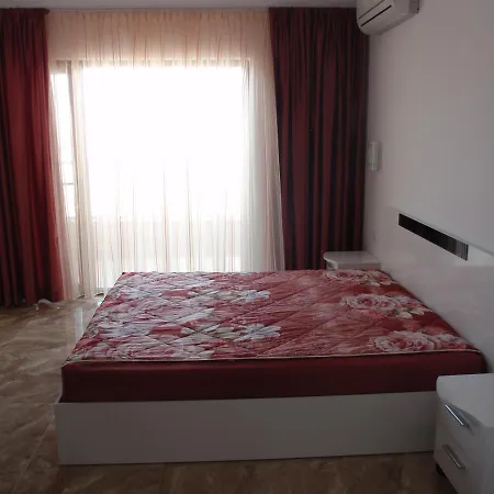 Apartment Cherno More 2 *